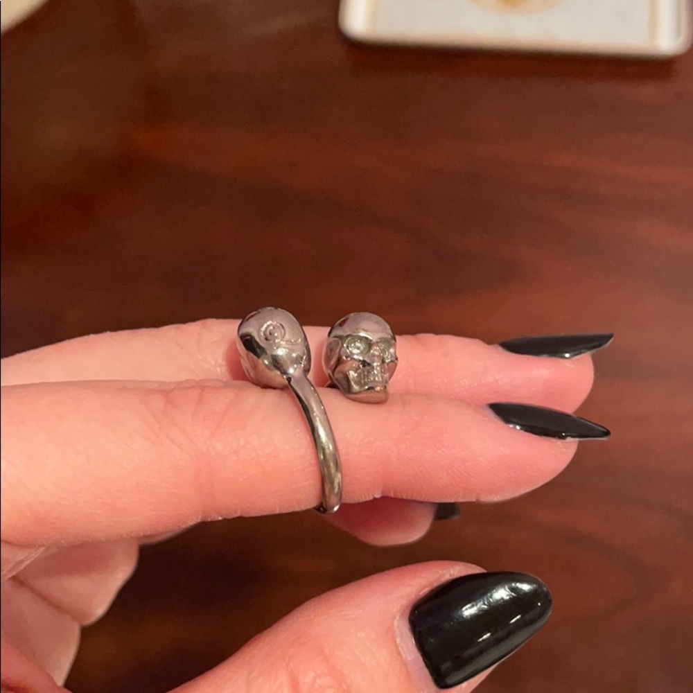 Alexander mcqueen skull ring